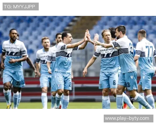 弗拉霍维奇今日回归训练场参与部分合练状态回暖引发关注