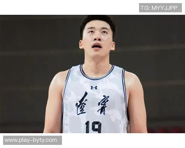 王俊杰表现出色贡献9分2板2断赵维伦关键时刻三分助阵同场竞技 王俊杰表现出色贡献9分2板2断赵维伦关键时刻三分助阵同场竞技